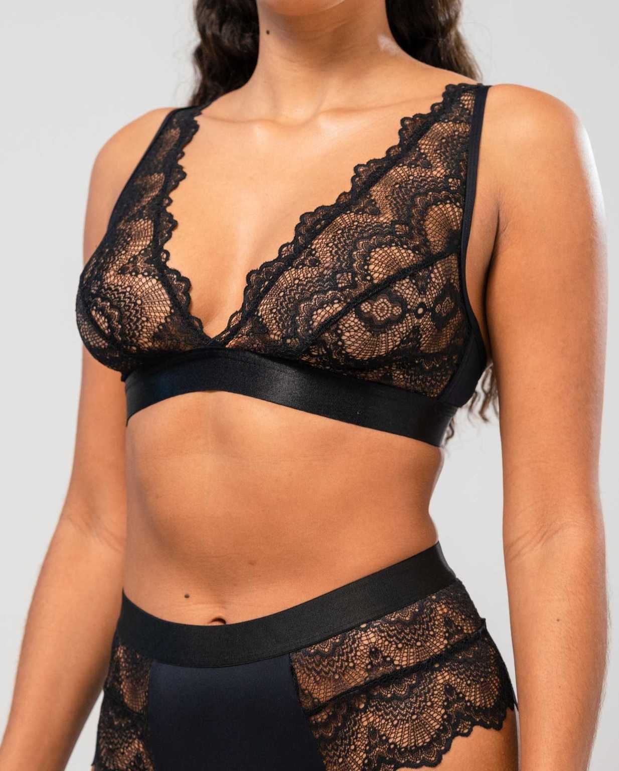 Understatement Lace Plunge Bralette Black Rintaliivit